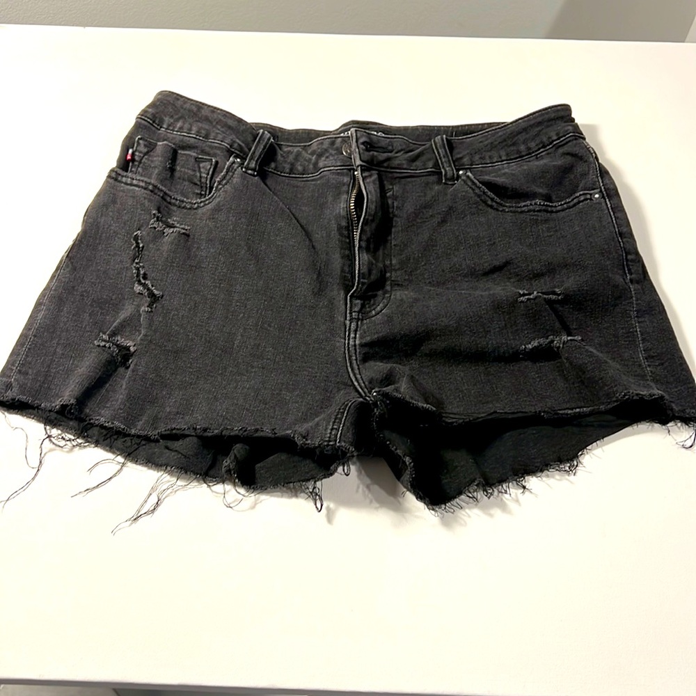 Vigoss Friday Tapered Boyfriend High Rise Cutoff Shorts